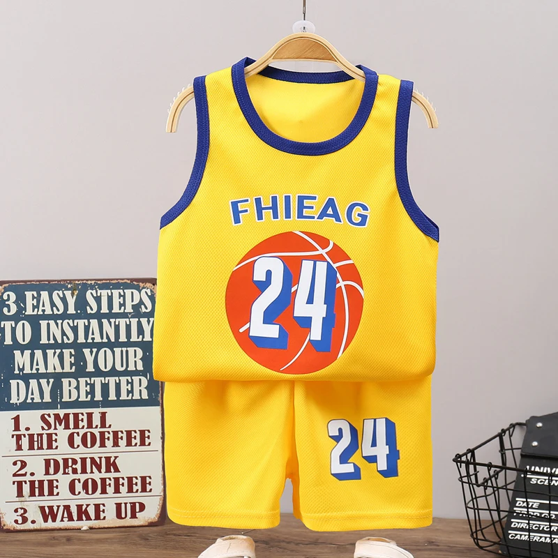 Conjunto deportivo infantil – Camiseta sin mangas y shorts - imagen 5
