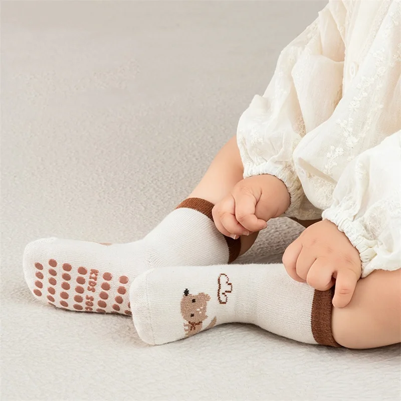 1/5 pares de calcetines de suelo para bebés y niños, calcetines suaves de algodón con dibujos animados para niños pequeños, calcetines cortos antideslizantes para interiores para primavera y otoño de 0 a 5 años - imagen 3