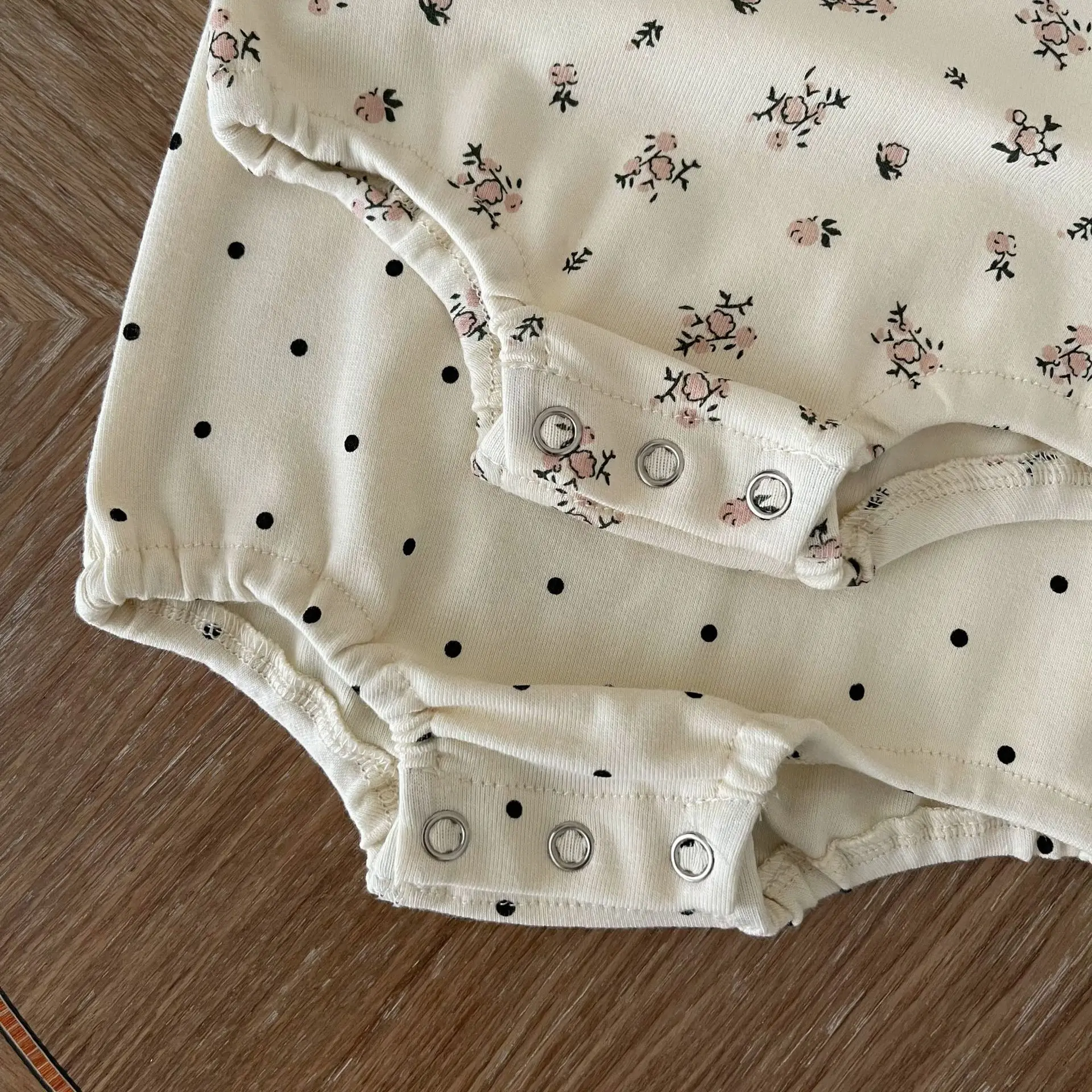 Pelele de primavera para niñas recién nacidas, ropa para bebés, mono de manga corta con estampado de flores y puntos, ropa para escalar, ropa de algodón para bebés - imagen 2