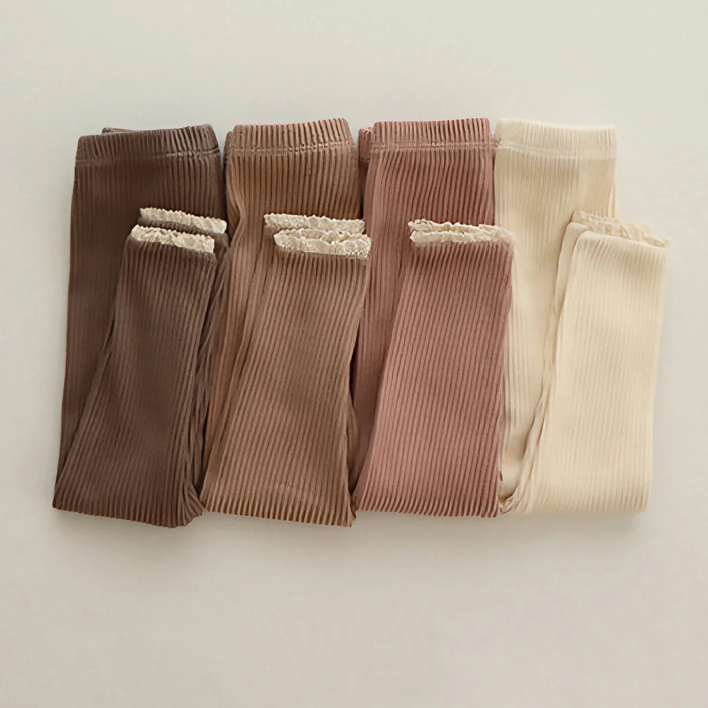 Leggings acanalados con volantes de encaje para niña - imagen 3