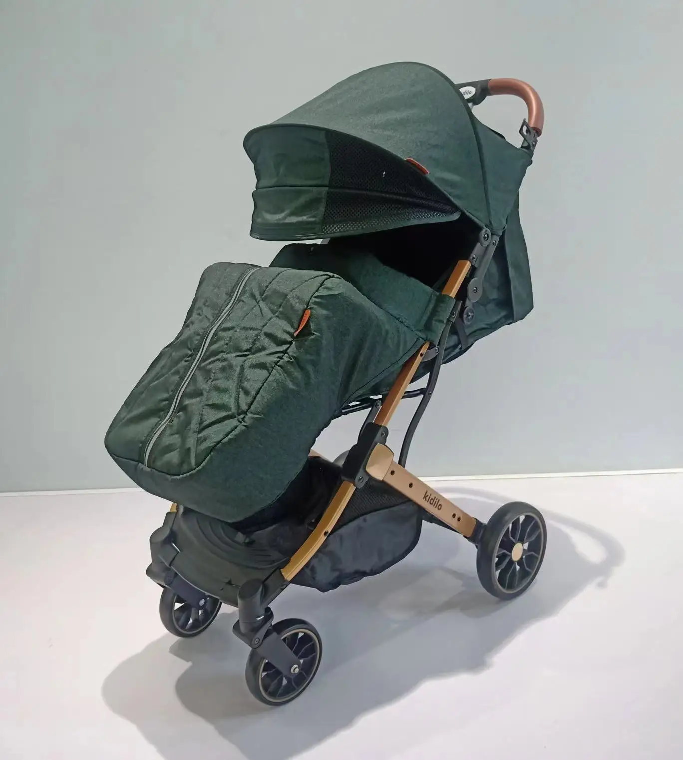 El cochecito es liviano y se puede plegar con una mano. Es portátil y adecuado para 0-4 años. - imagen 5