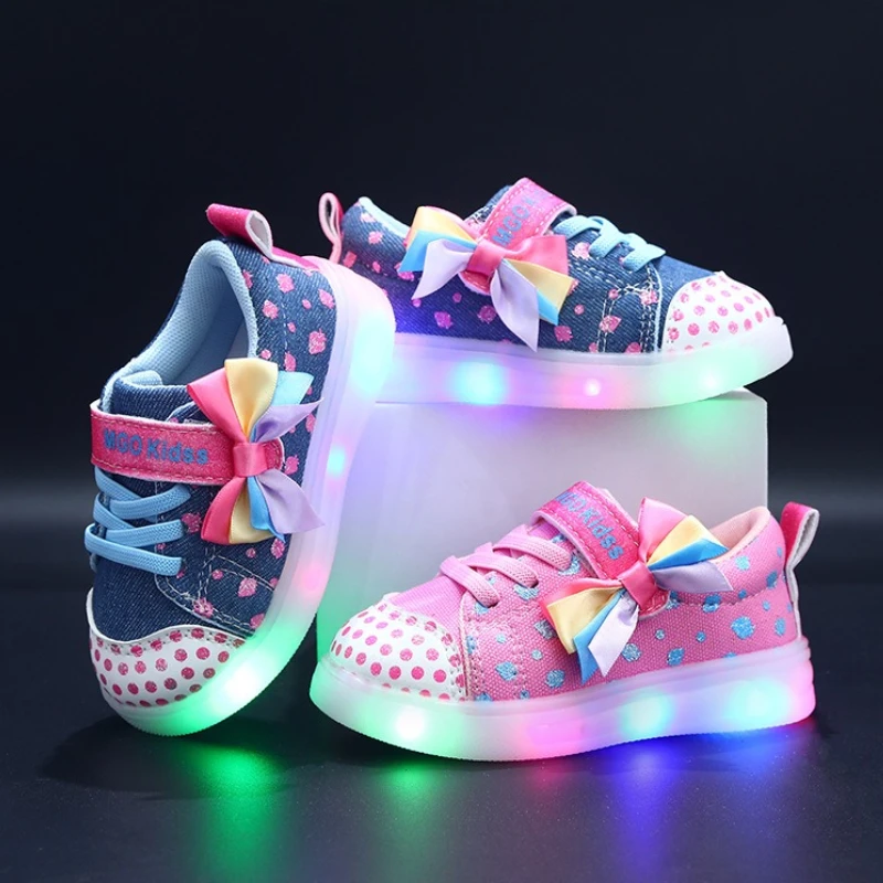 Zapato informal para niños 2025, nuevo zapato iluminado de fondo plano para las cuatro estaciones, zapatos deportivos a la moda para niños, zapatos escolares con lazo para niñas