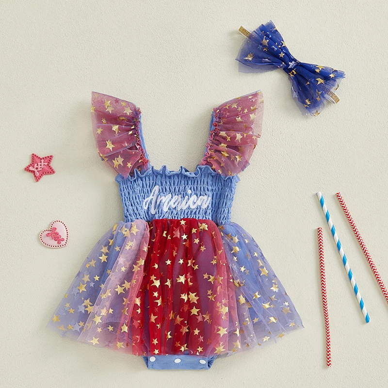 Conjunto de 2 piezas para niña de 0 a 18 meses, traje del 4 de julio con estampado de letras y estrellas, mameluco de manga voladora ahumada y diadema con lazo