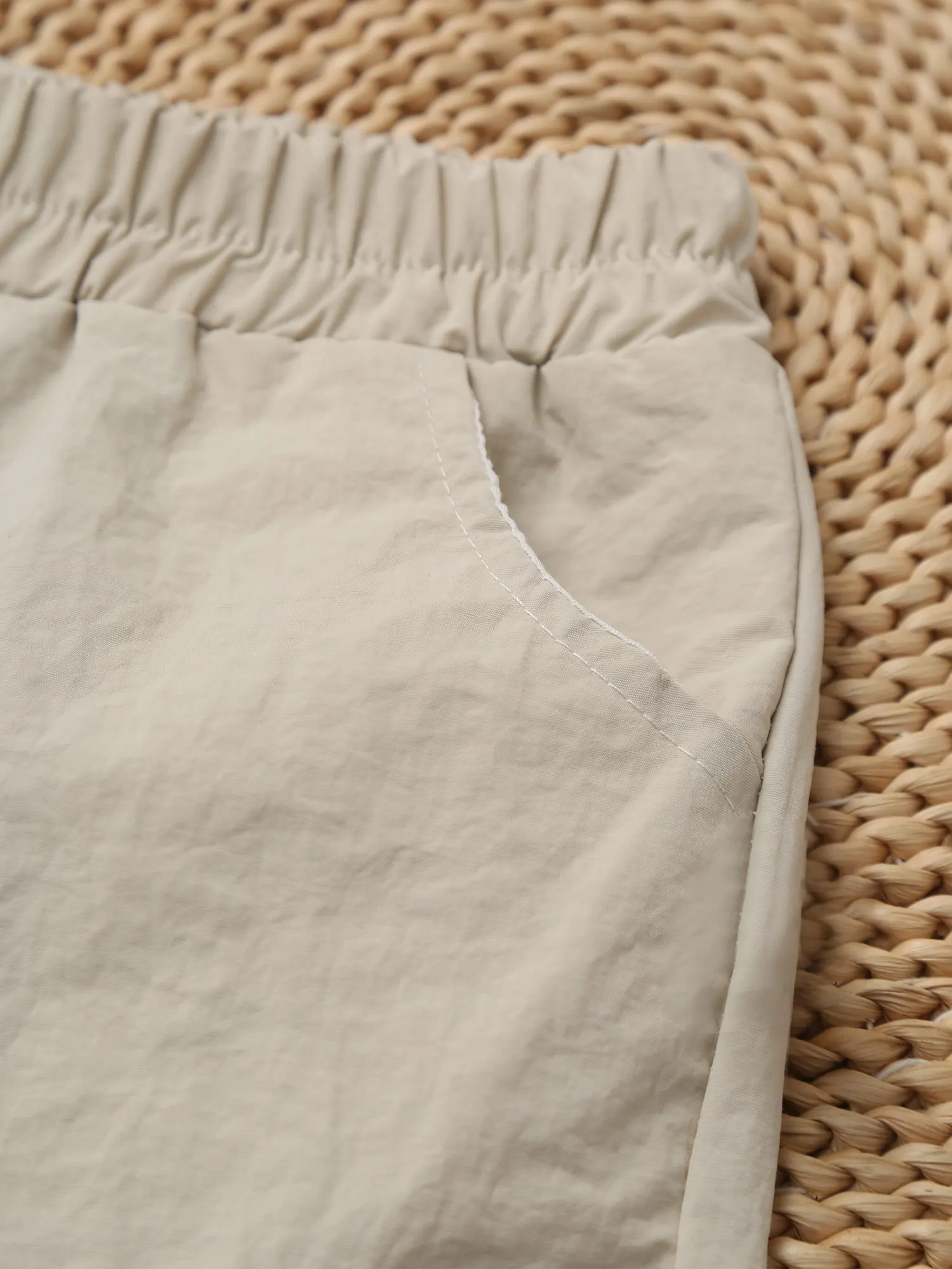Pantalones cargo para bebé con cintura elástica y bolsillos - imagen 4