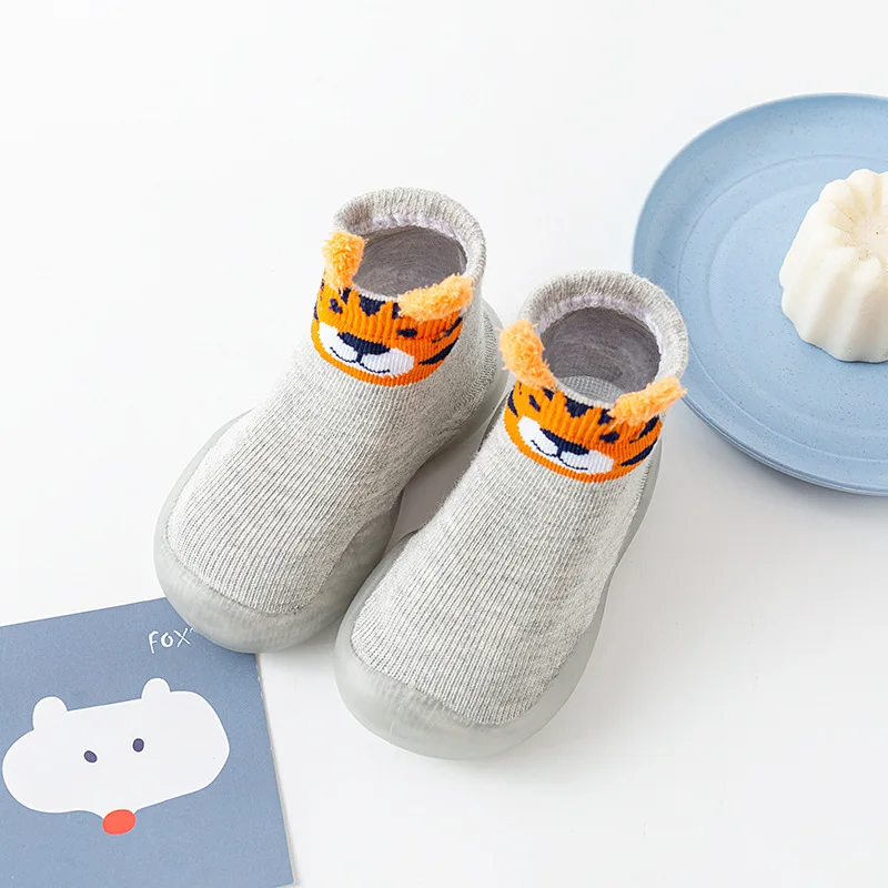 Calcetines de invierno con dibujos de animales para niños y niñas recién nacidos, zapatos bonitos para niños pequeños, calcetines de piso con suela de goma suave antideslizante, cosas infantiles - imagen 3