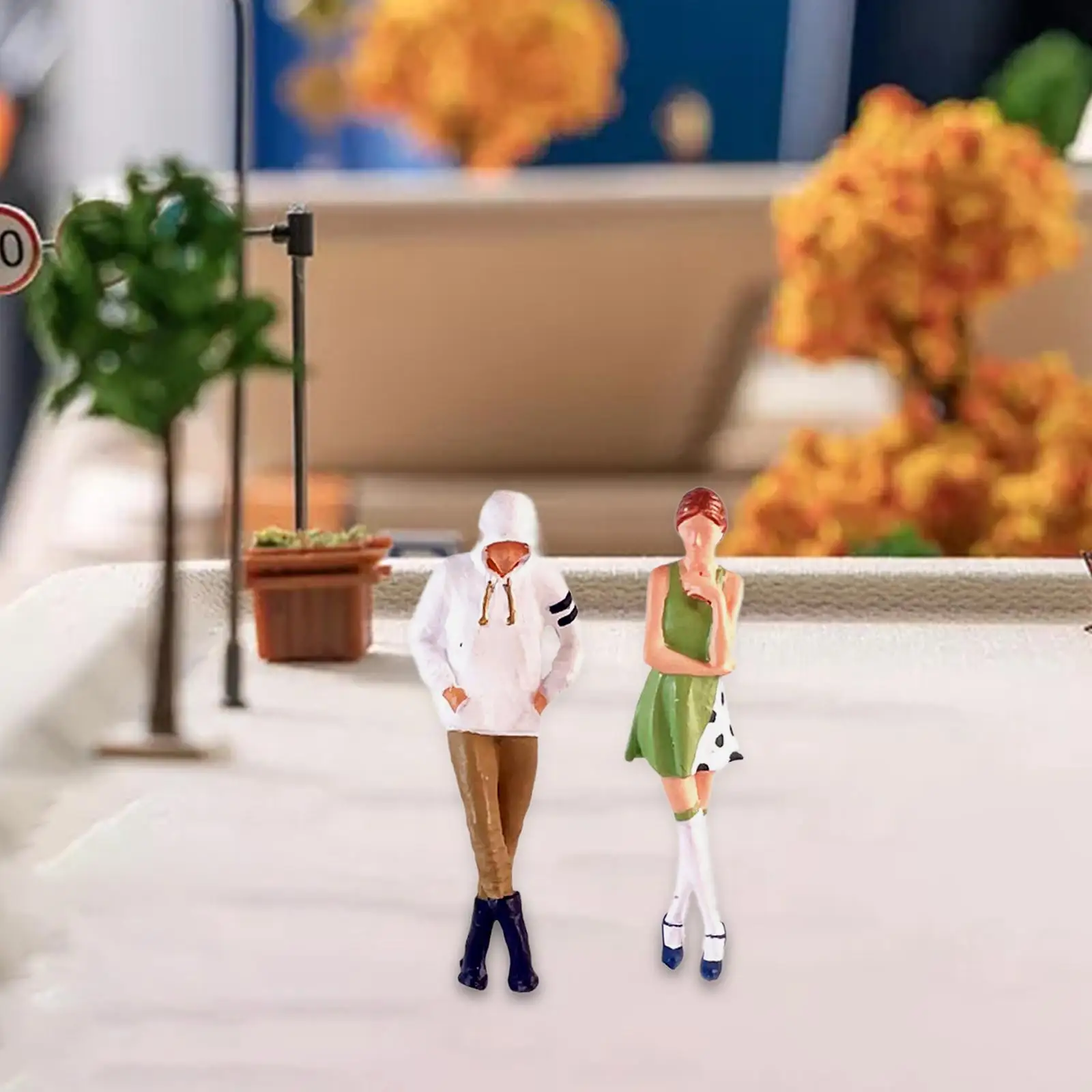 2 Pieces 1:64 Figures Set Couples Figurines Dating Scene Model for Miniature Scenes Architecture Fairy Garden Photography Layout