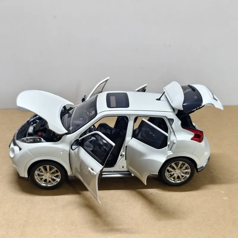 Coche Infiniti ESQ escala 1:18 – Modelo coleccionable de aleación - imagen 4