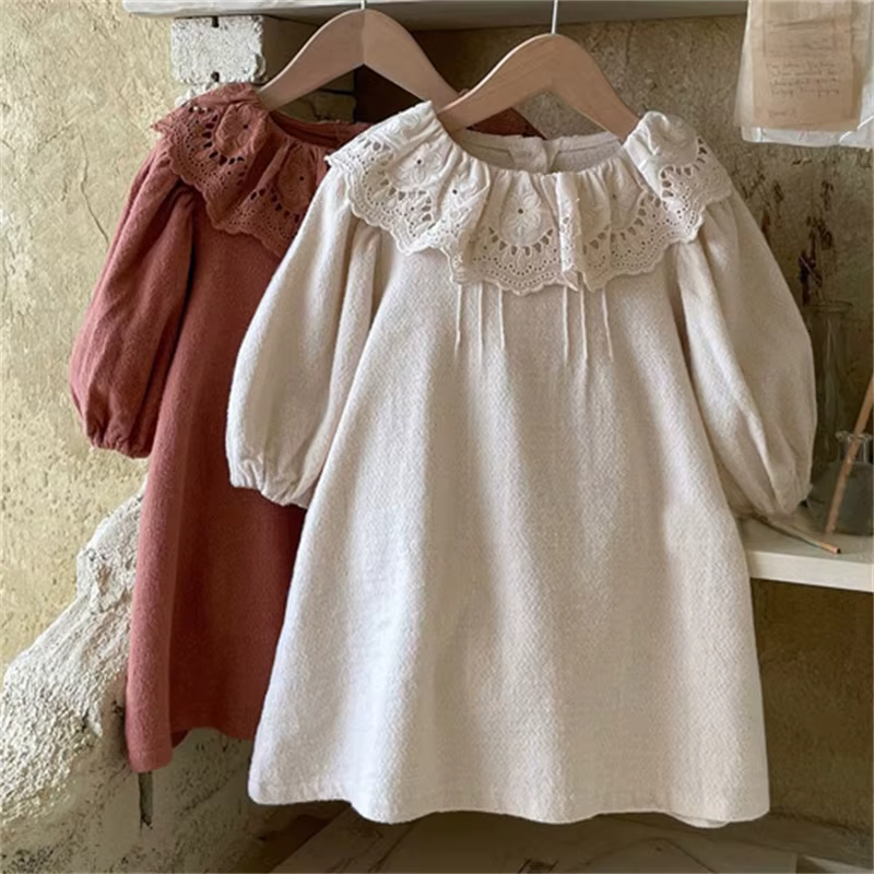 Vestido manga larga con cuello de encaje y volantes para niña - imagen 4