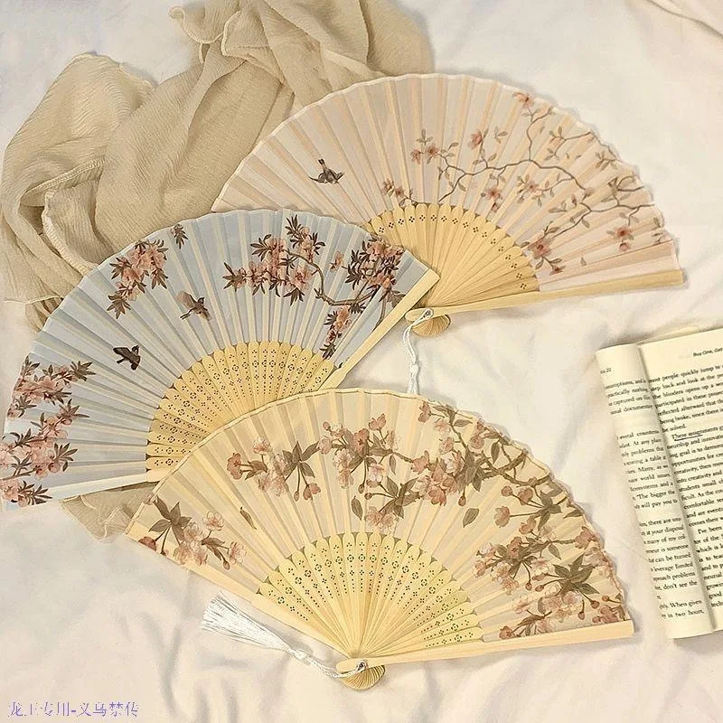 Abanico plegable hecho a mano Guochao: estilo de tinta china, superventas portátil, se adapta a Hanfu/Qipao/baile, artesanía de bambú antigua. - imagen 4