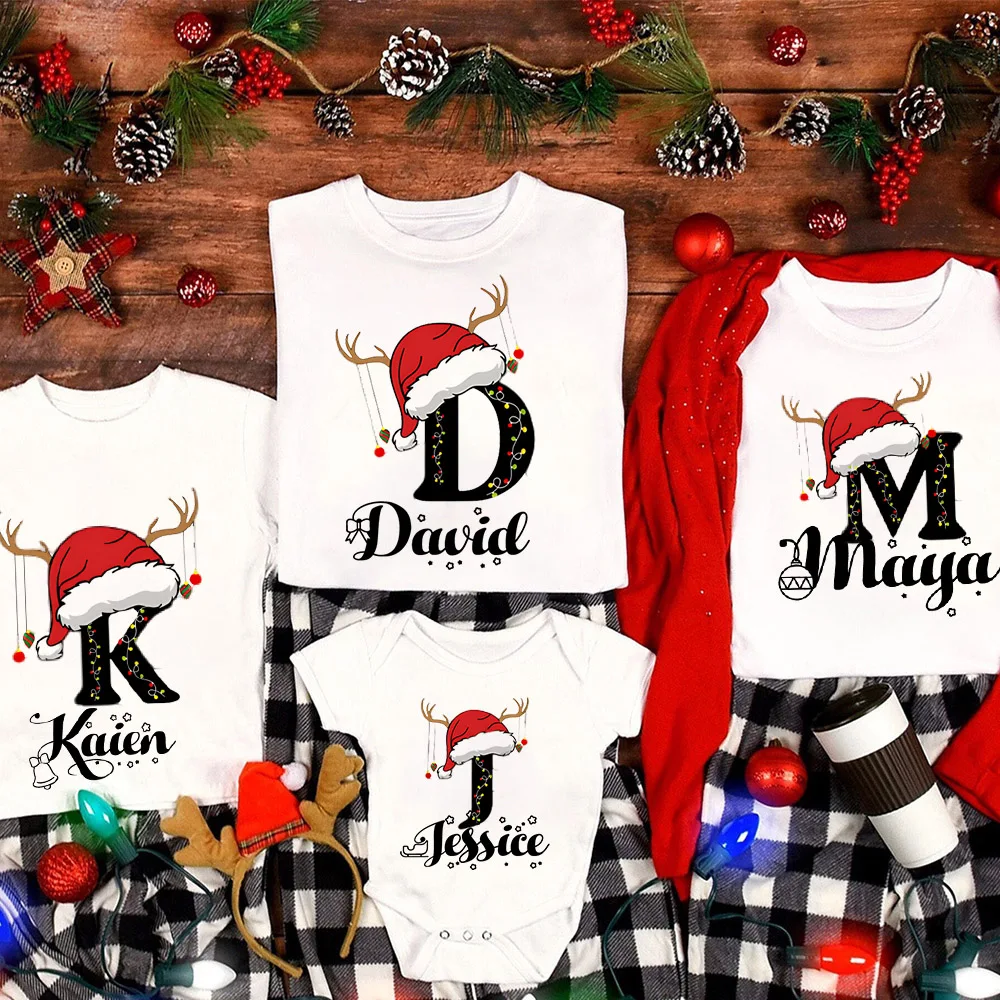 Ropa personalizada de Navidad para la familia, ropa a juego con inicial con nombre, camiseta para mamá, papá, hija, hijo, atuendos, camisa, Body para bebé