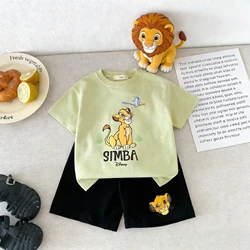 Traje de manga corta con patrón de Simba para niño, ropa de verano, camiseta de dibujos animados, pantalones cortos, conjunto de dos piezas, chándales para niño pequeño