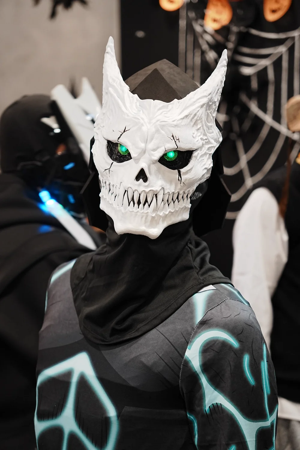 Preventa personalizada 3D imprimible Kaiju No.8 Kafka Hibino máscara brillante disfraz de Halloween Cosplay tocado máscara de cabeza de juego de rol - imagen 3