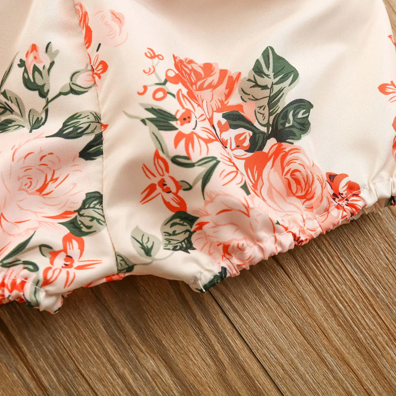 Conjunto mameluco acanalado con volantes y pantalón floral para niña - imagen 5