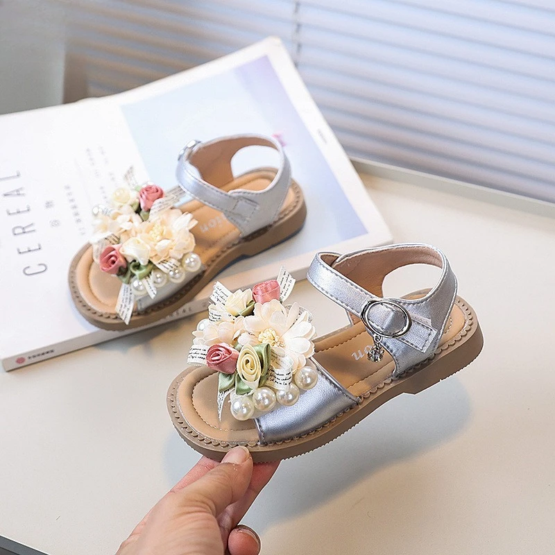 Sandalias de verano, nueva moda, zapatos sencillos para niña, zapatos planos ligeros y versátiles con flores para niño, zapatos de princesa suaves y cómodos antideslizantes - imagen 4