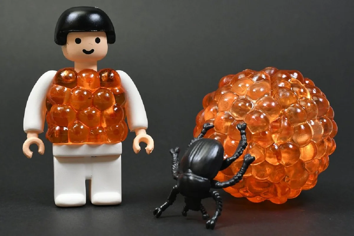 Soporte de piedras, juguete cápsula creativo, parte de meron gris, roe de salmón, escarabajo, lápiz labial, pensador, akabeko, adornos en miniatura de vaca roja - imagen 5