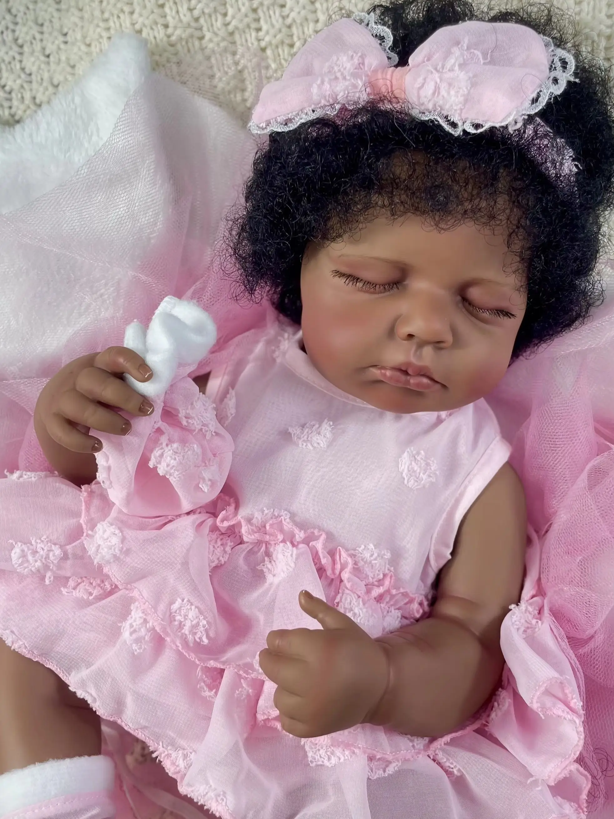 MRB-Muñeca Reborn LouLou niña piel oscura afroamericana 50 cm terminada encantadora