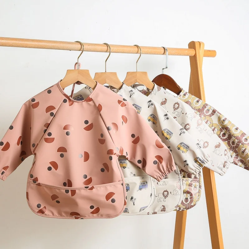 Babero reversible de PU manga larga – Suave e impermeable para bebé