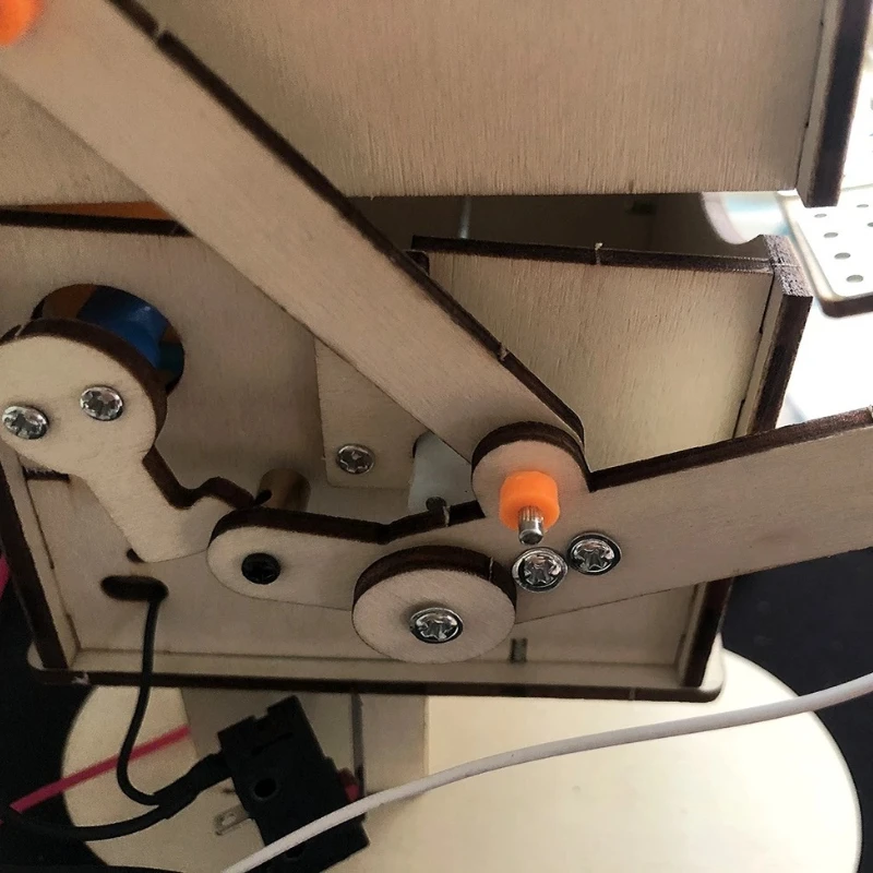 Kit creativo de robot de monedas DIY: ensamblar un juguete móvil único. Un regalo de cumpleaños novedoso y educativo que desarrolla habilidades pensativas