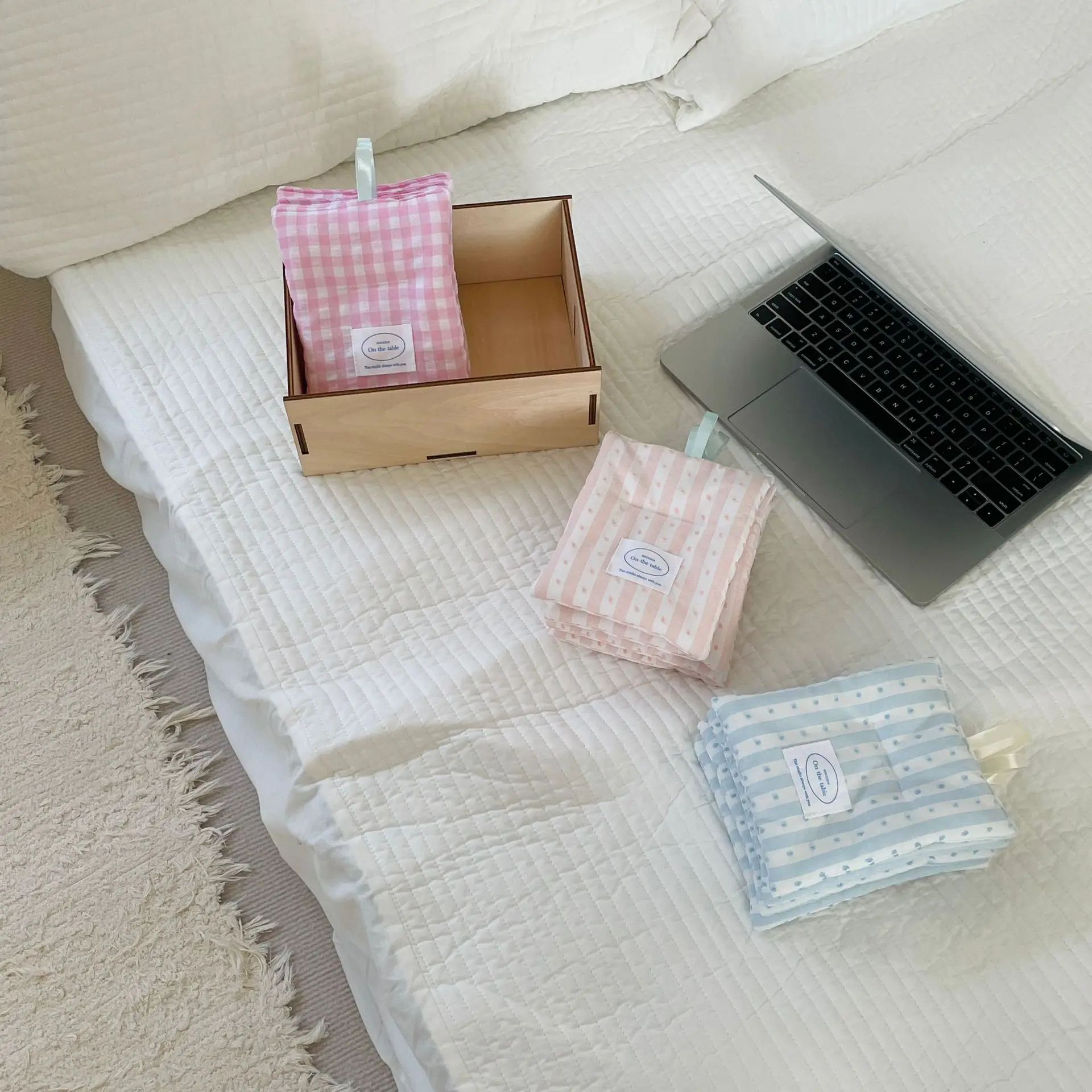 Posavasos de lunares estilo Ins, almohadilla aislante de tela de algodón cuadrada portátil, posavasos para bebidas colgantes suaves, accesorios de fotografía - imagen 4