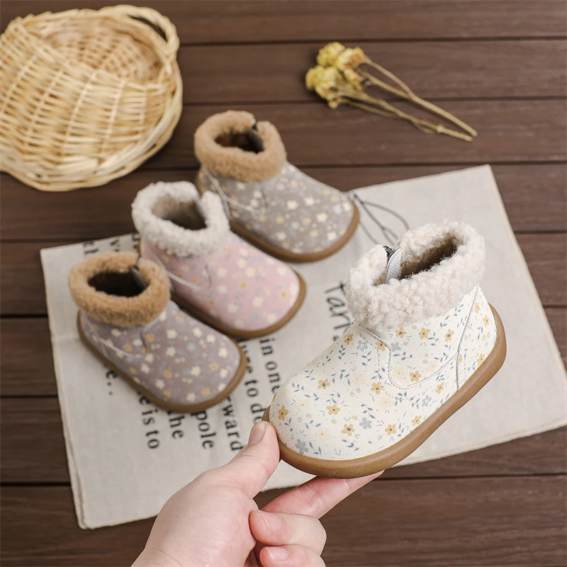 Otoño Invierno, botas de nieve para niñas, zapatos de princesa florales de felpa cálidos para exteriores, botas antideslizantes de suela suave para niños pequeños