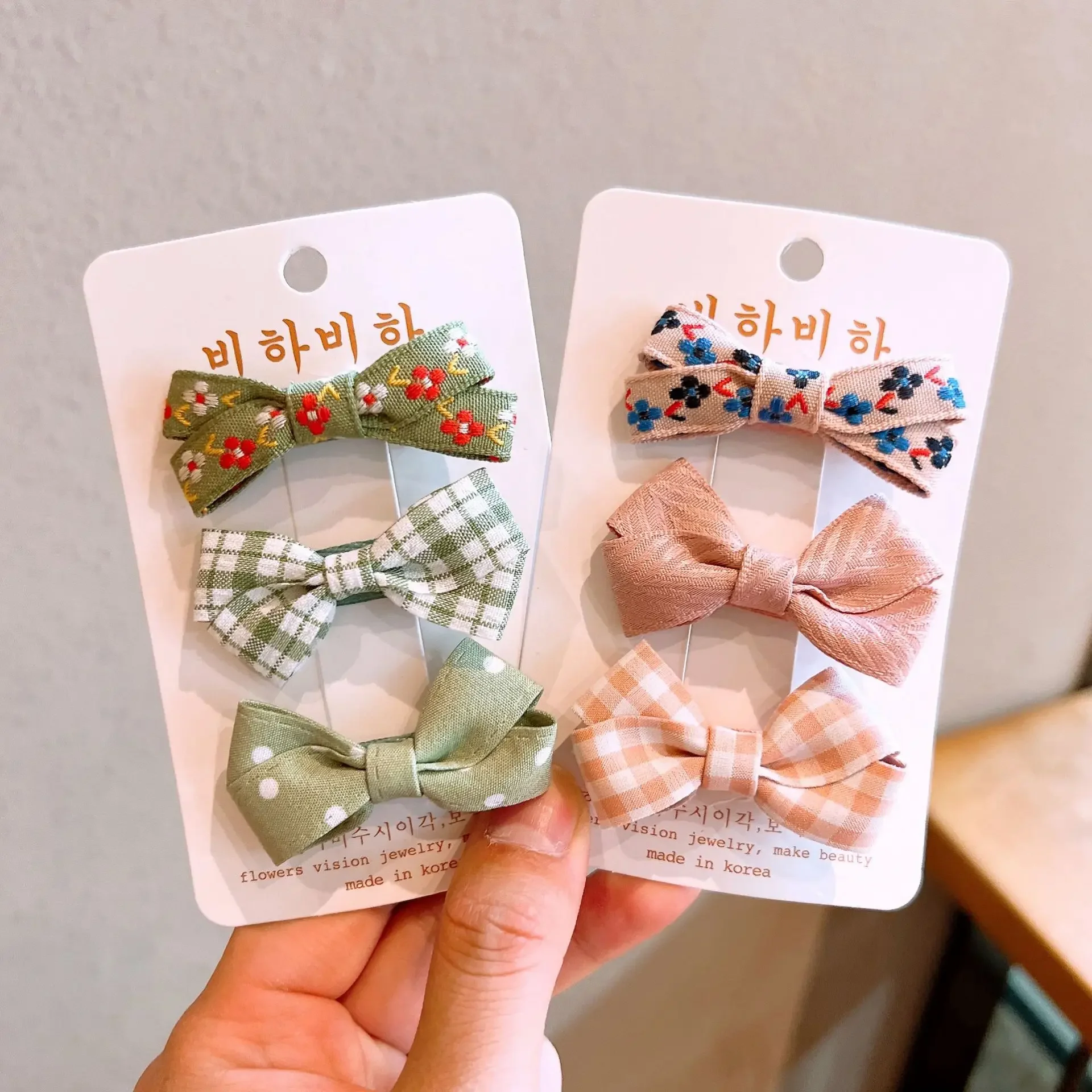 Lazos florales para cabello de niña – Pinzas laterales cómodas - imagen 5
