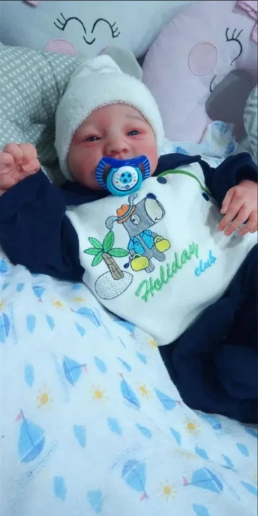Bebé reborn realista despierto Levi con venas visibles