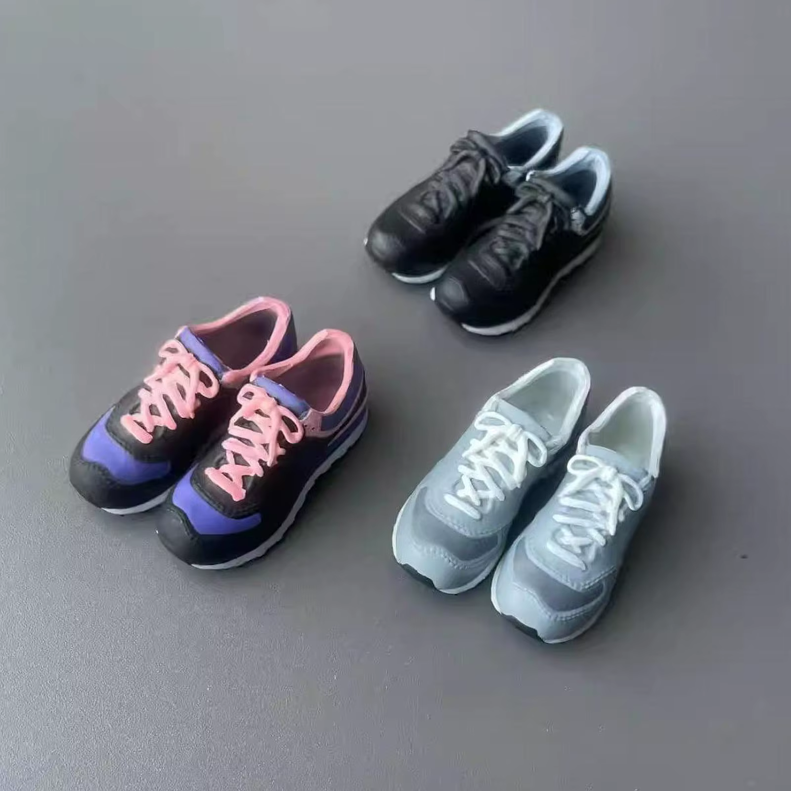 Zapatillas deportivas para muñecas de figura femenina - imagen 2