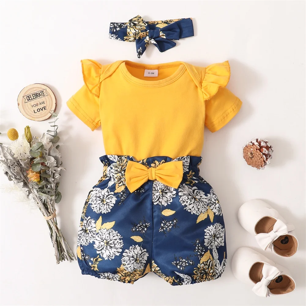 Conjunto de ropa de 3 uds para niña, mono de manga corta con volantes de Color liso, pantalón corto Floral y diadema, encantador disfraz de verano para 0-18 meses - imagen 2