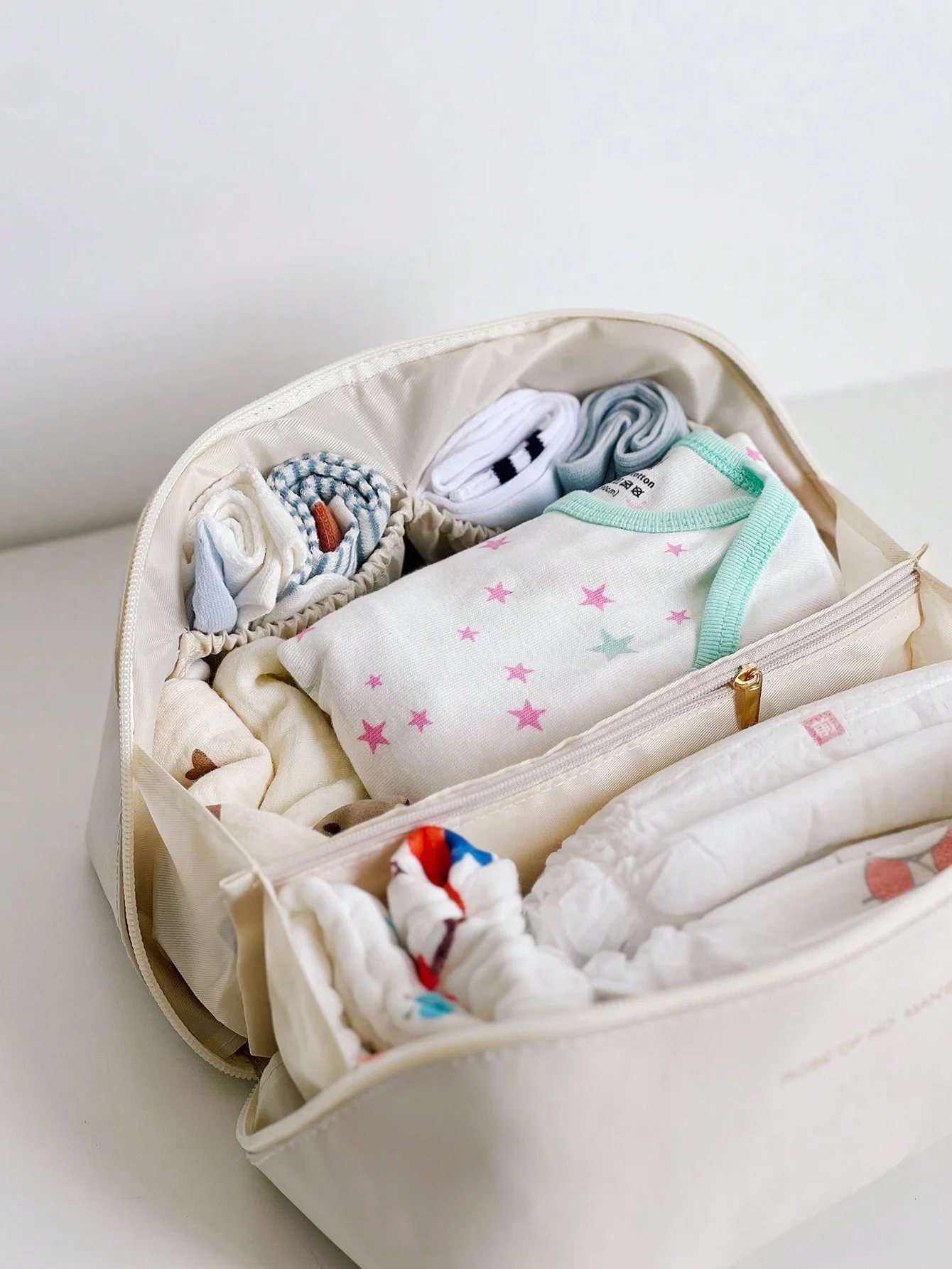 Bolsa de pañales de gran capacidad, bolso organizador multifuncional para mamá, paquete de almacenamiento de viaje para bebé, calcetines para pañales, almacenamiento de ropa interior - imagen 3
