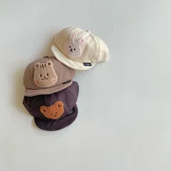 Gorra infantil de béisbol con diseño de oso y conejo