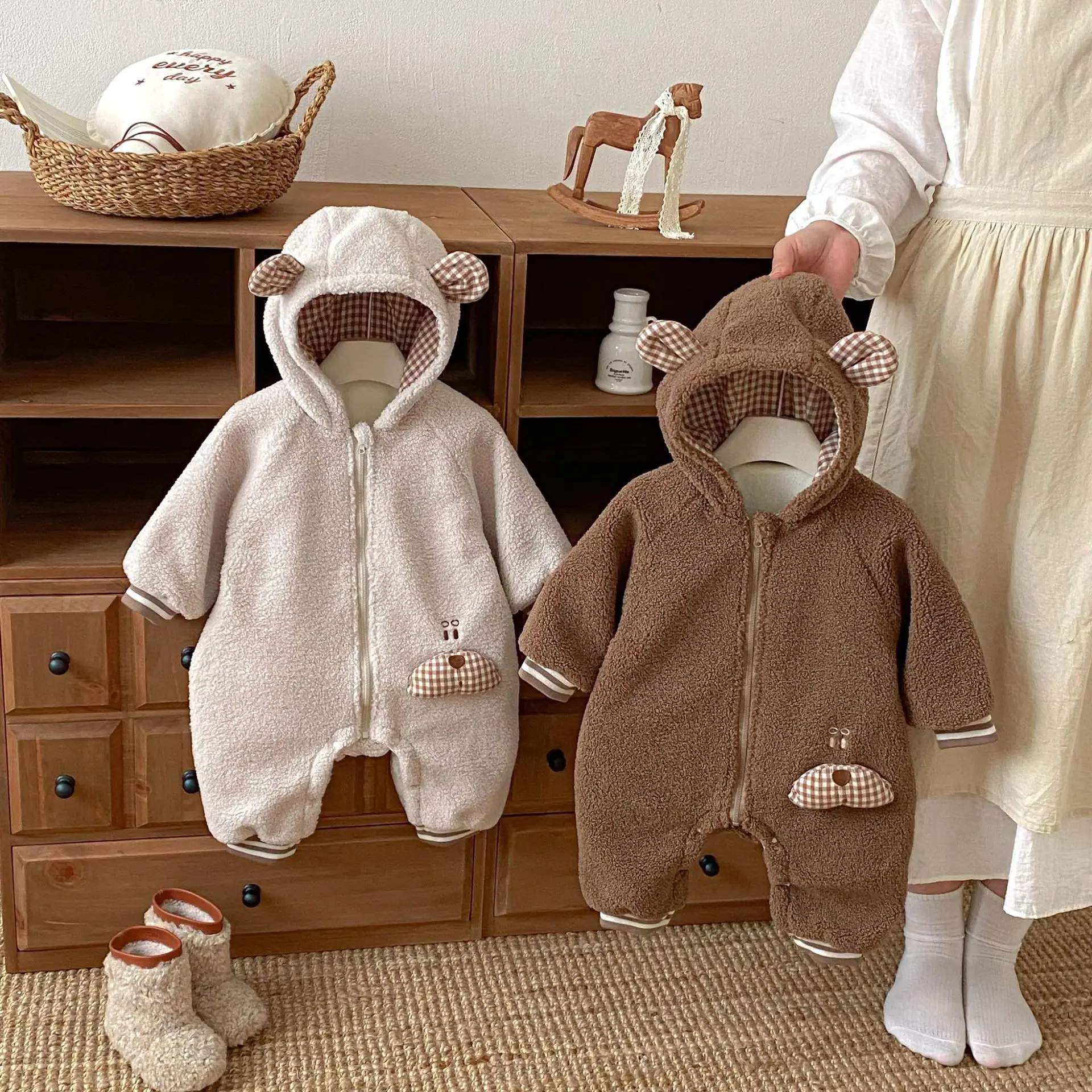 2025 Pelele a cuadros con capucha y forro polar de invierno, monos con capucha de oso lindo, traje para recién nacidos y bebés