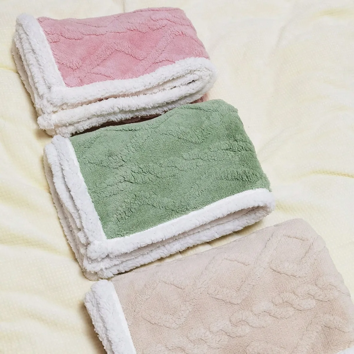 Manta de lana de Coral para la siesta, cojín multifuncional para oficina, dormitorio, sofá, manta de viaje, 1 unidad - imagen 3