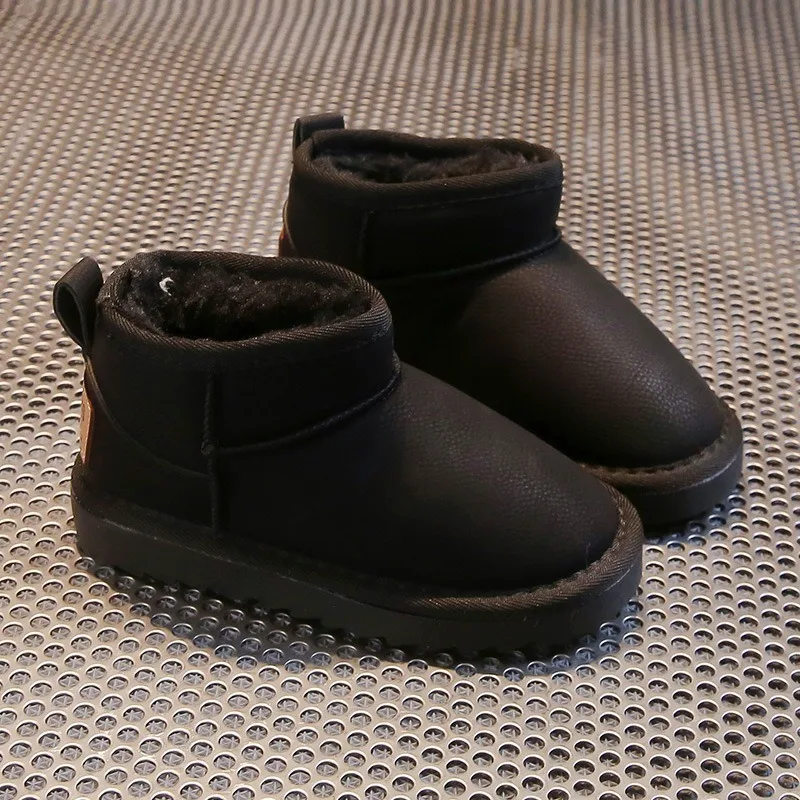 Botas de moda para chicas, botas cortas de nieve de princesa para niños, marca con botas planas informales antideslizantes de terciopelo grueso, novedad de invierno de 2025 - imagen 3