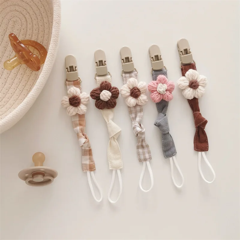 Clip para chupete de bebé estilo Ins, cadena de chupete de flores tejida creativa, chupete para recién nacido, cadena de cuerda antipérdida para dentición - imagen 2