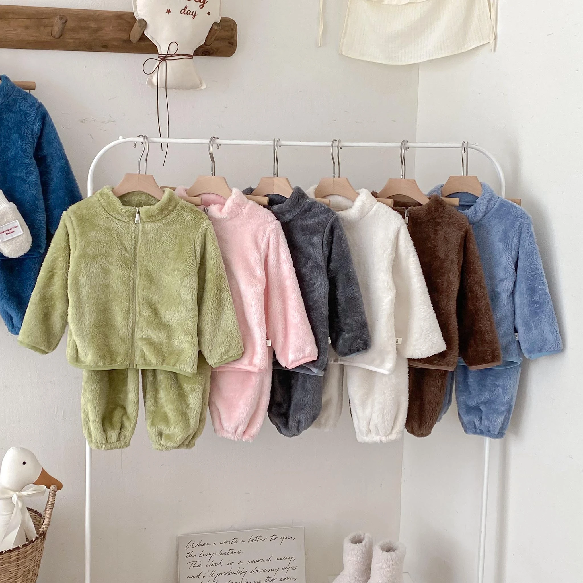 Conjuntos de felpa de Color liso para bebé, disfraz de otoño e invierno, abrigos de manga larga + Pantalones, 2 uds., Tops sencillos de terciopelo, conjunto de pantalones sueltos