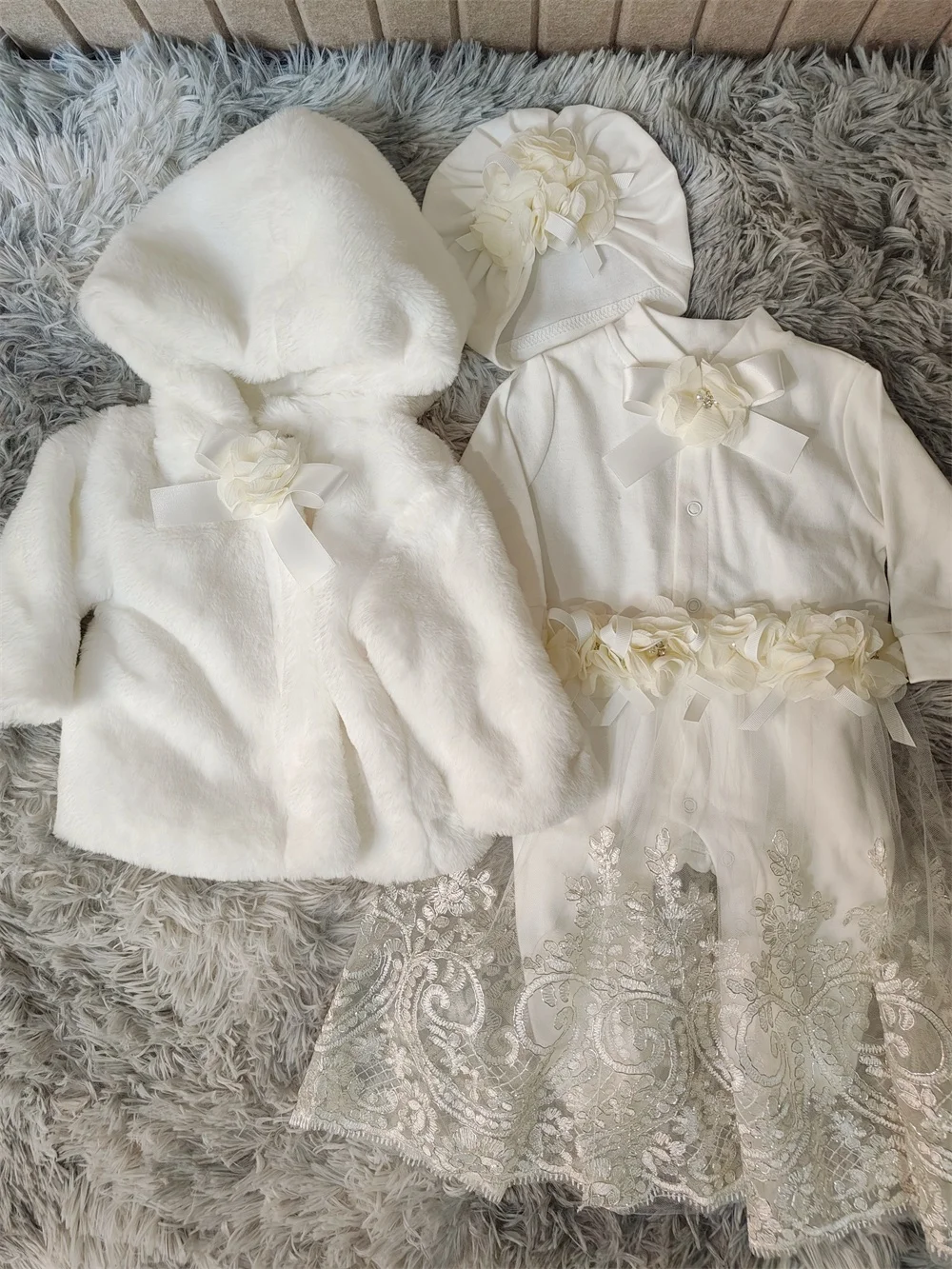 Abrigo de piel blanca para invierno, traje de 3 uds., traje para la nieve, vestidos de encaje bordados con lentejuelas doradas cálidas para invierno, niñas recién nacidas con capó - imagen 5