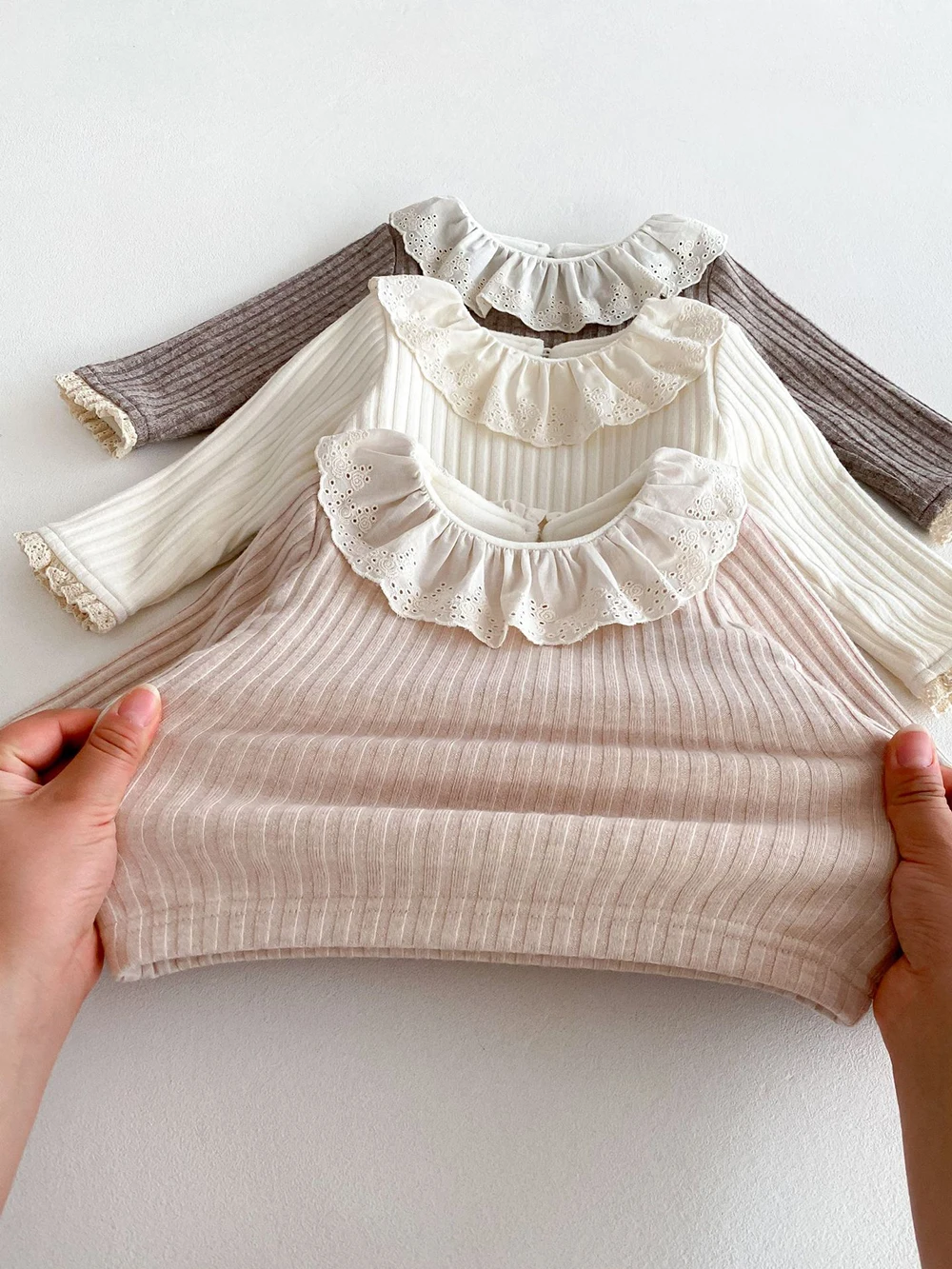 Blusa con volantes y forro polar para niña - imagen 4