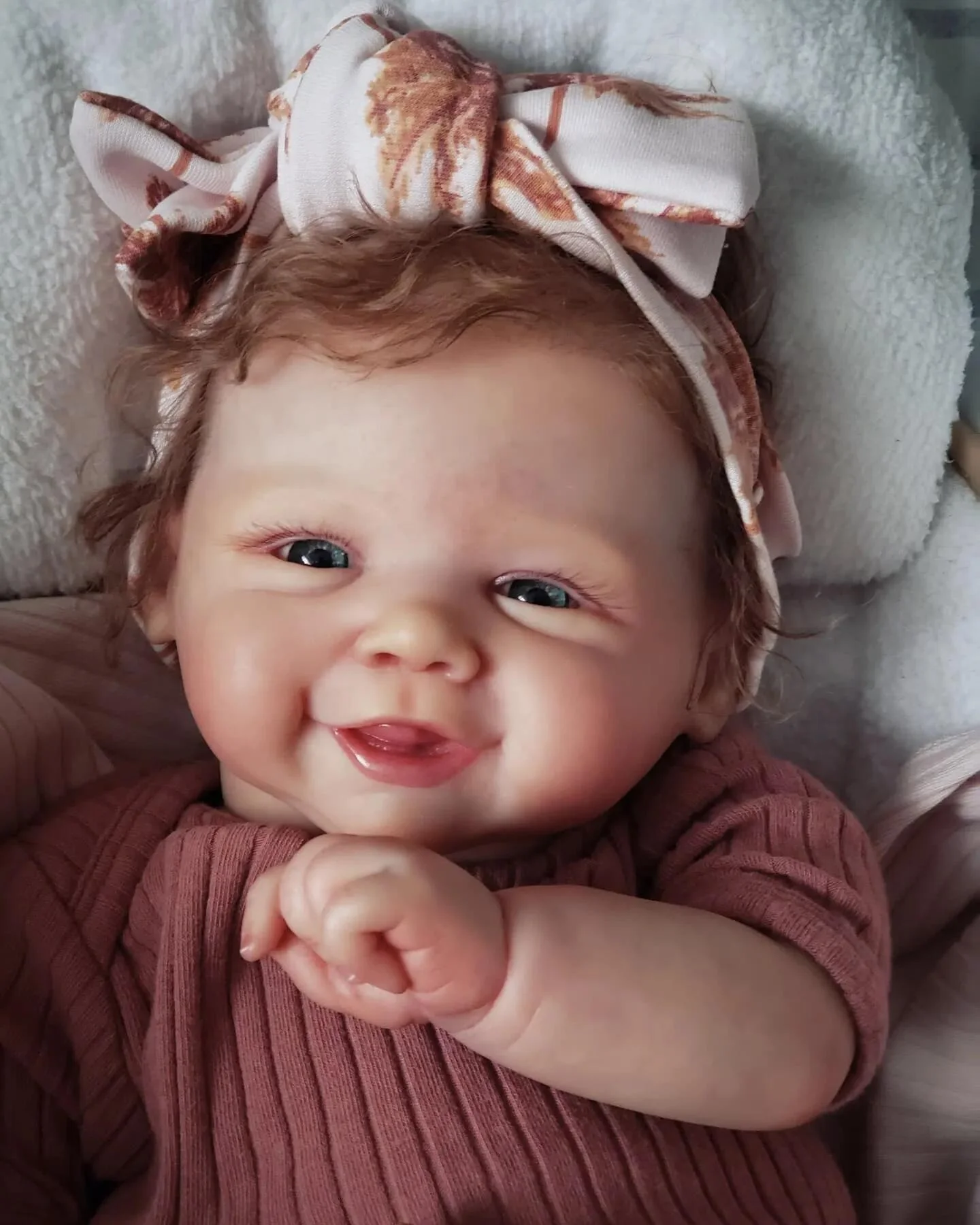 Muñeca Reborn Vivienne realista de pelo enraizado a mano - imagen 5