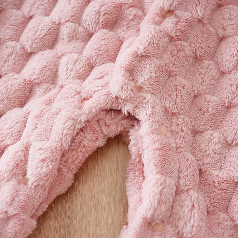 Pelele bebé recién nacido de franela de invierno rosa con capucha - imagen 2