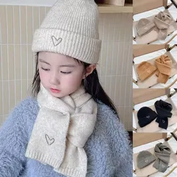 Gorro y bufanda de invierno para bebé – Punto suave con bordado de corazón