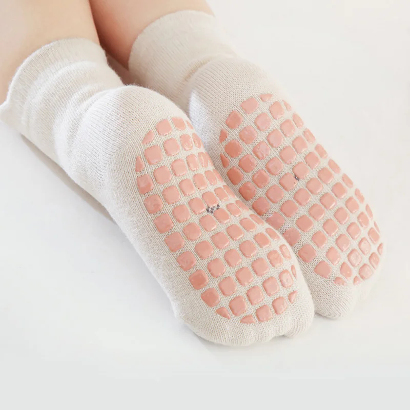 Calcetines antideslizantes con estampado de animales para bebé - imagen 4