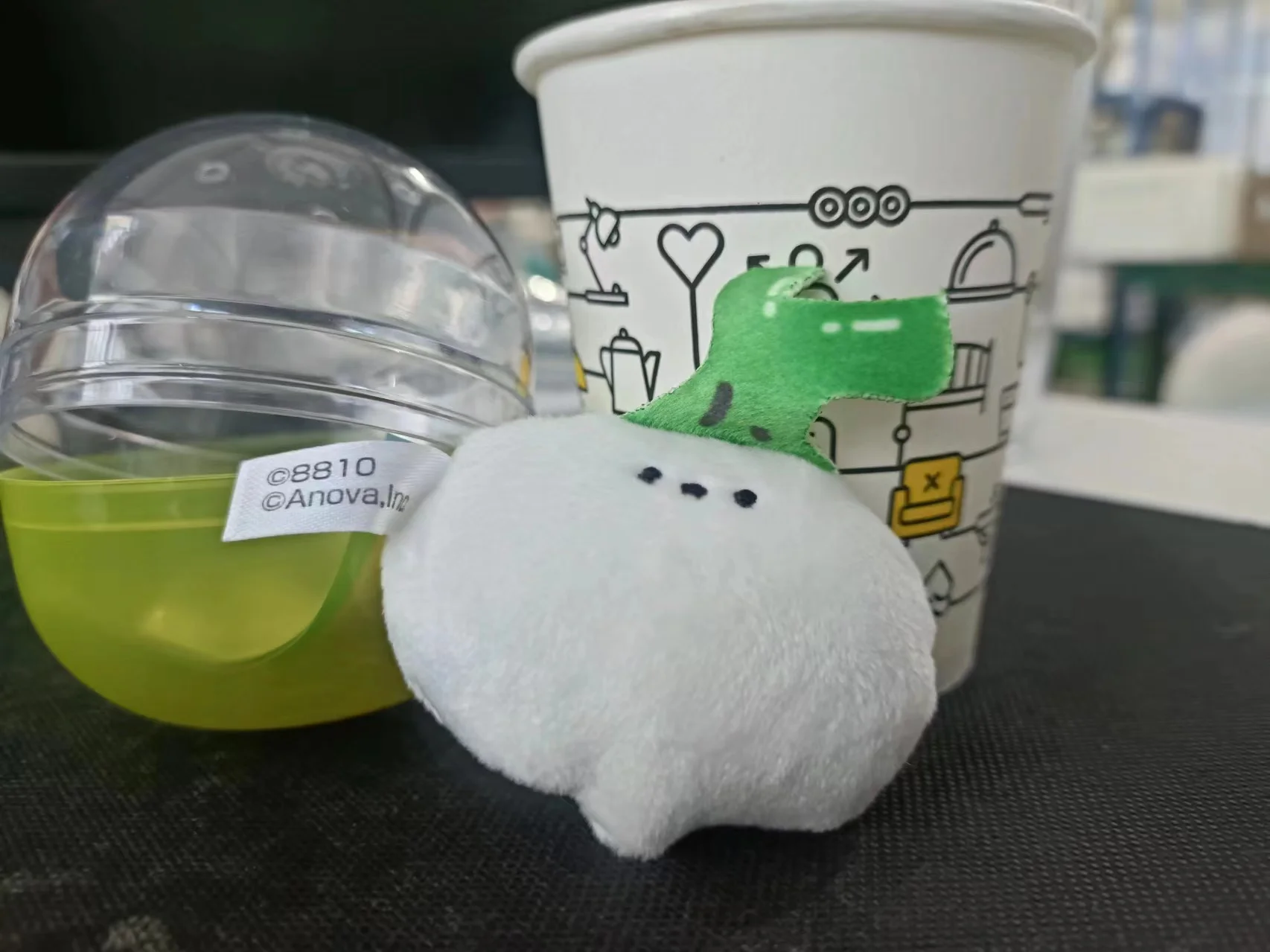 YUMEYA-juguete cápsula kawaii 8810 (Hayato), cadena de bolas de felpa, ojos redondos pequeños, rapa blanca, pulpo rojo, mascota de comida, colgante suave - imagen 3