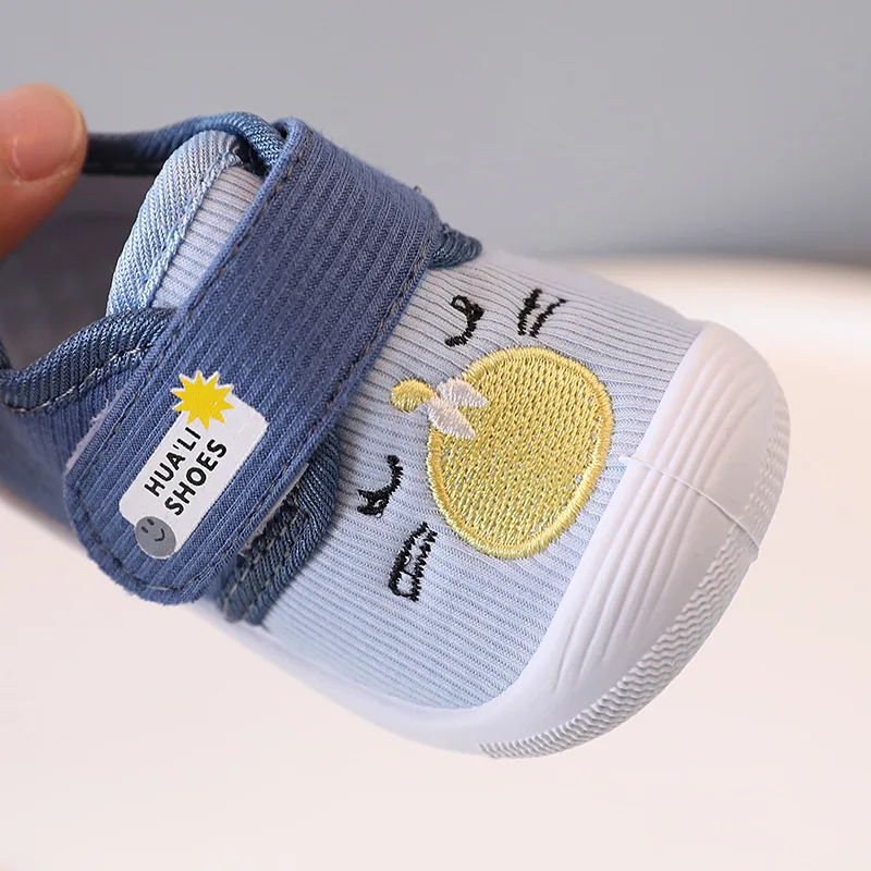 Zapatos de casa bebé con suela suave y sonido para otoño - imagen 3