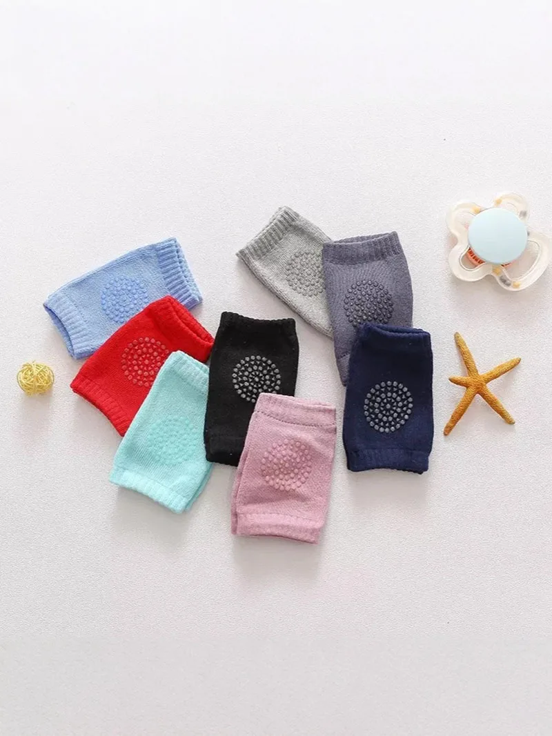 Nuevas rodilleras para bebé de 0 a 3T, bonitas letras dispensadoras de pegamento, antideslizantes, calentador de piernas para niños pequeños, calcetines hasta la rodilla para gatear