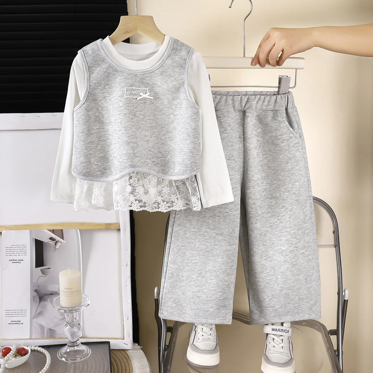 Conjunto de encaje para niña: top manga larga y chaleco - imagen 5