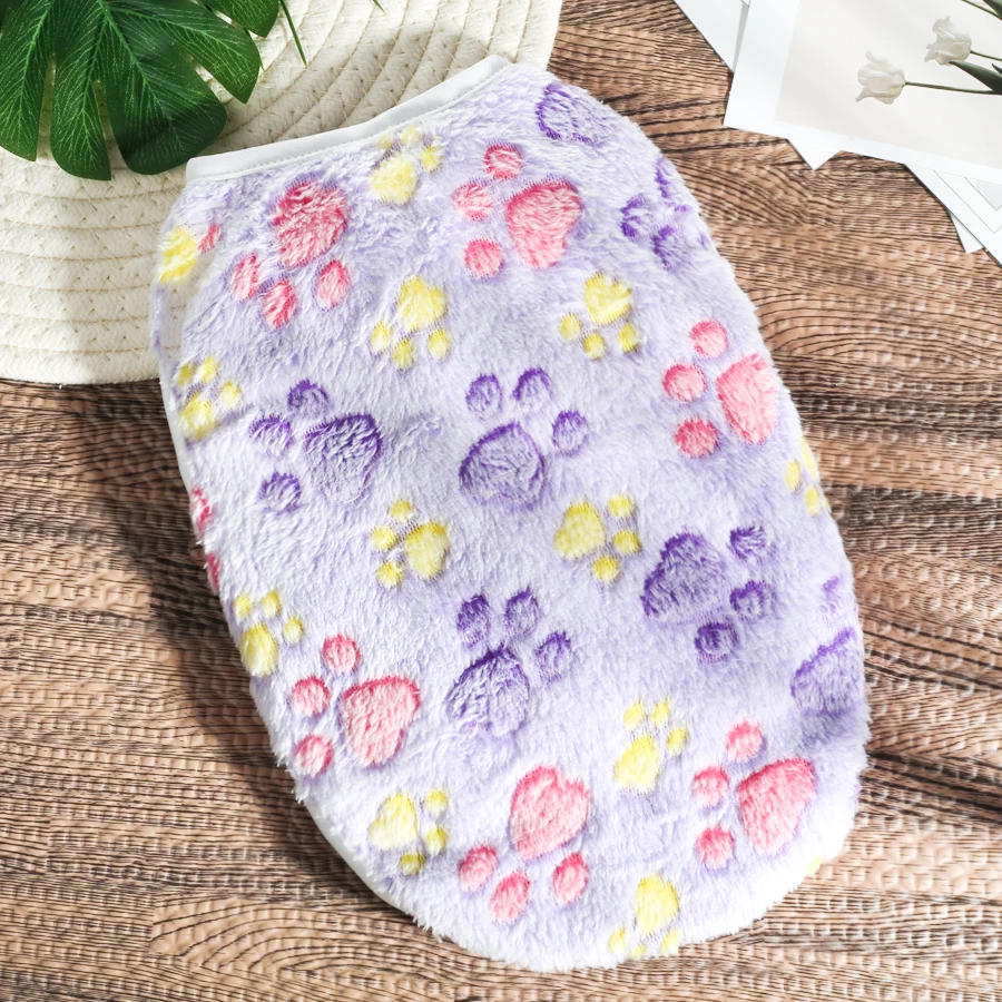 Los chalecos de franela para mascotas con estampados multicolores son fáciles de combinar y son imprescindibles tanto para viajar a casa. - imagen 5