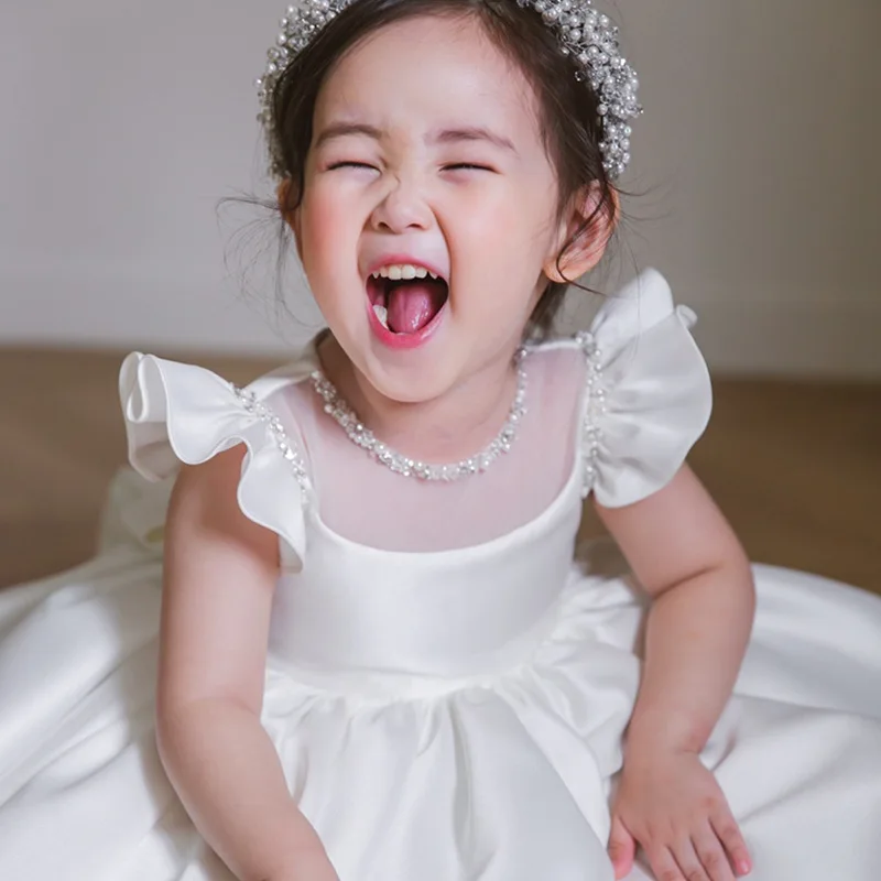 Vestido de flores para niñas, vestido de satén blanco con mangas voladoras para niños, vestido Formal de princesa para niñas con flores, primera comunión para niñas