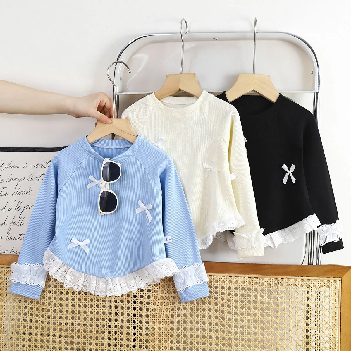 Camiseta manga larga con lazo de encaje estilo coreano para niña