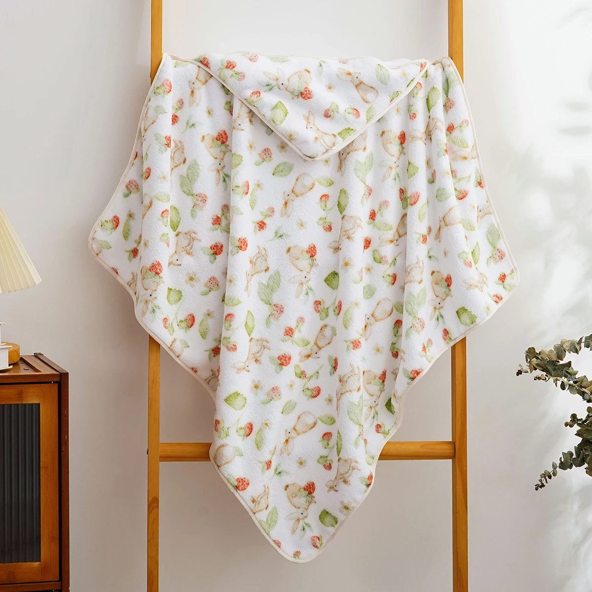 Happyflute-Manta envolvente de terciopelo Coral para bebé, 80x80CM, con capucha, Toalla de baño suave para recién nacido, ropa de cama cómoda para bebés