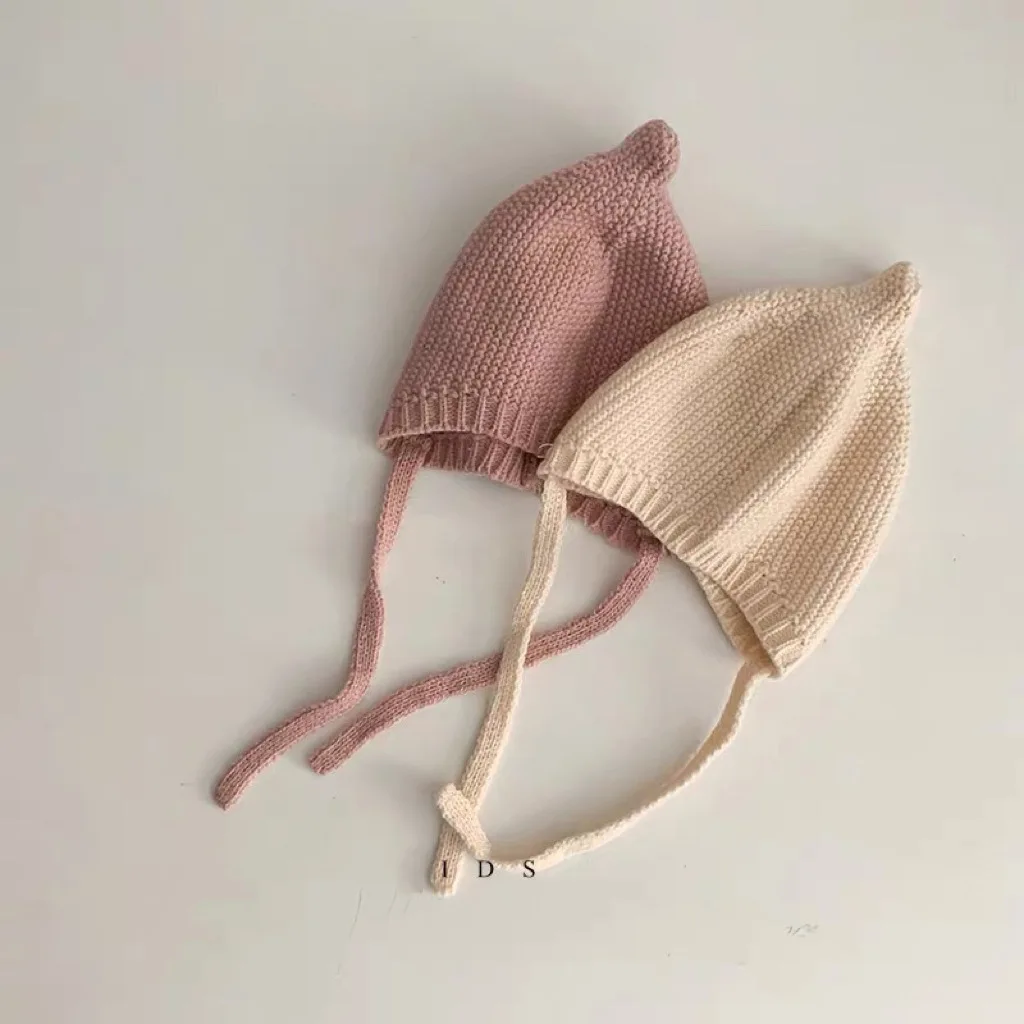 Gorro tejido cálido para bebé con protección de oídos – color sólido - imagen 4